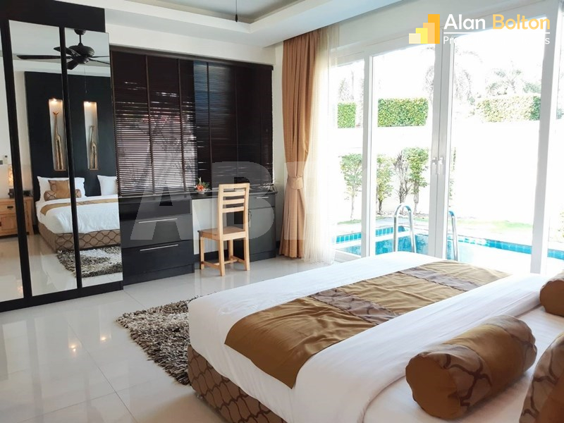 4 Bed 5 Bath Pool Villa in East Pattaya photo 12