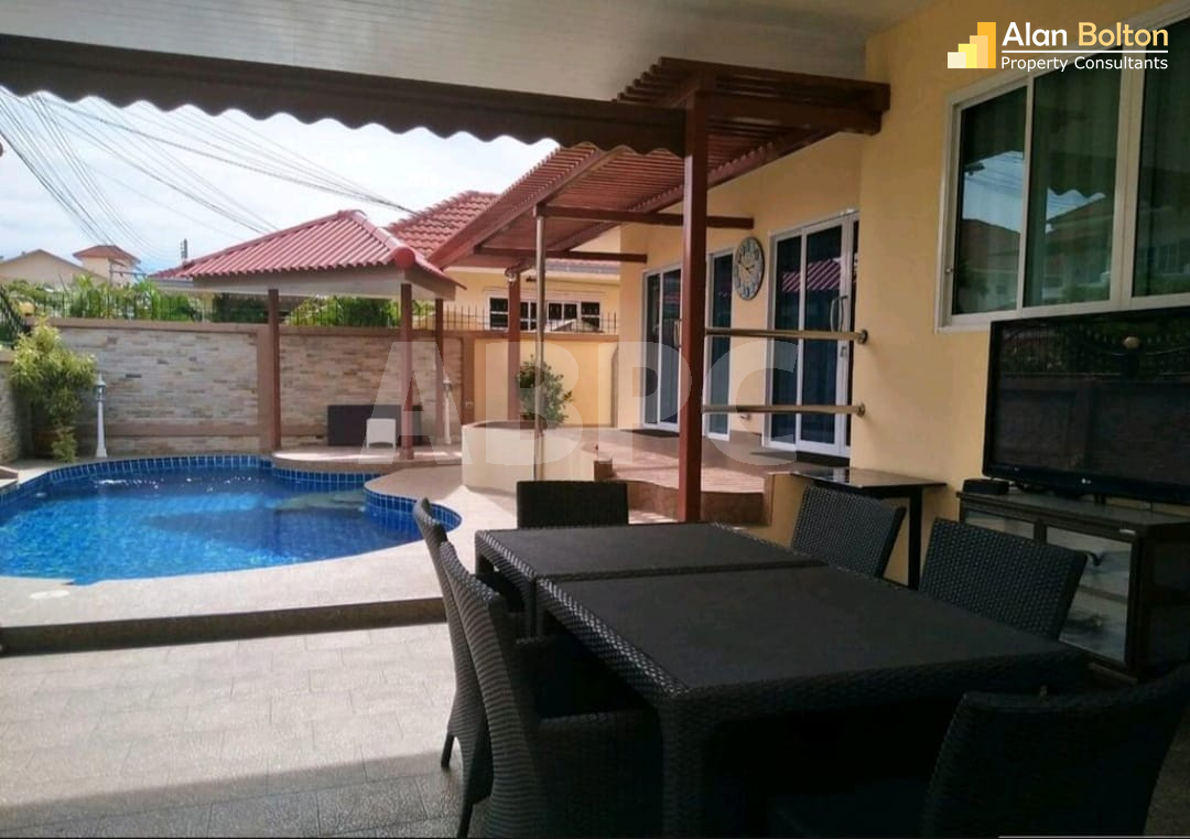 4 Bed 4 Bath Pool Villa in Jomtien HR3069