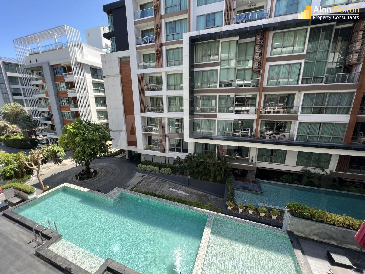 Pool View 2 Bed 2 Bath Condo in Central Pattaya CR2993