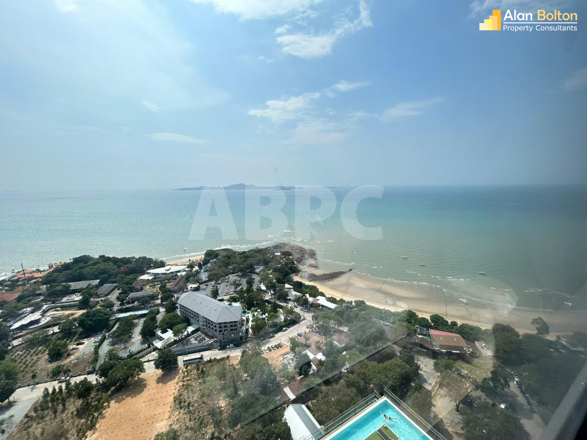 2 Bed 2 Bath Condo in Pratumnak