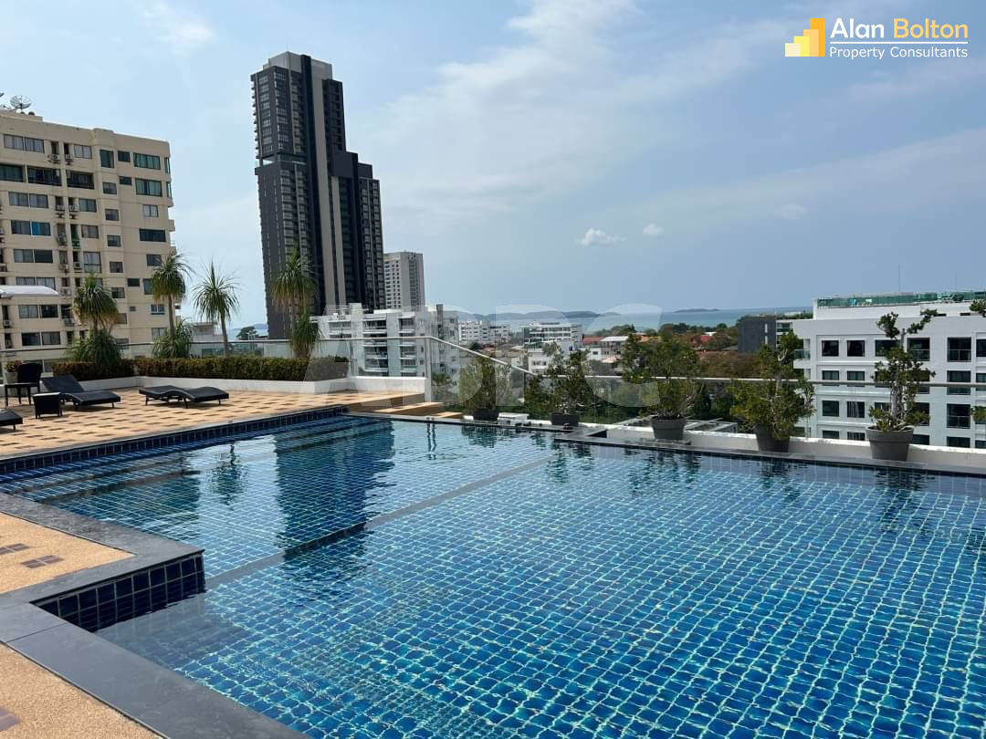 Large 2 Bed 2 Bath Condo in Pratumnak