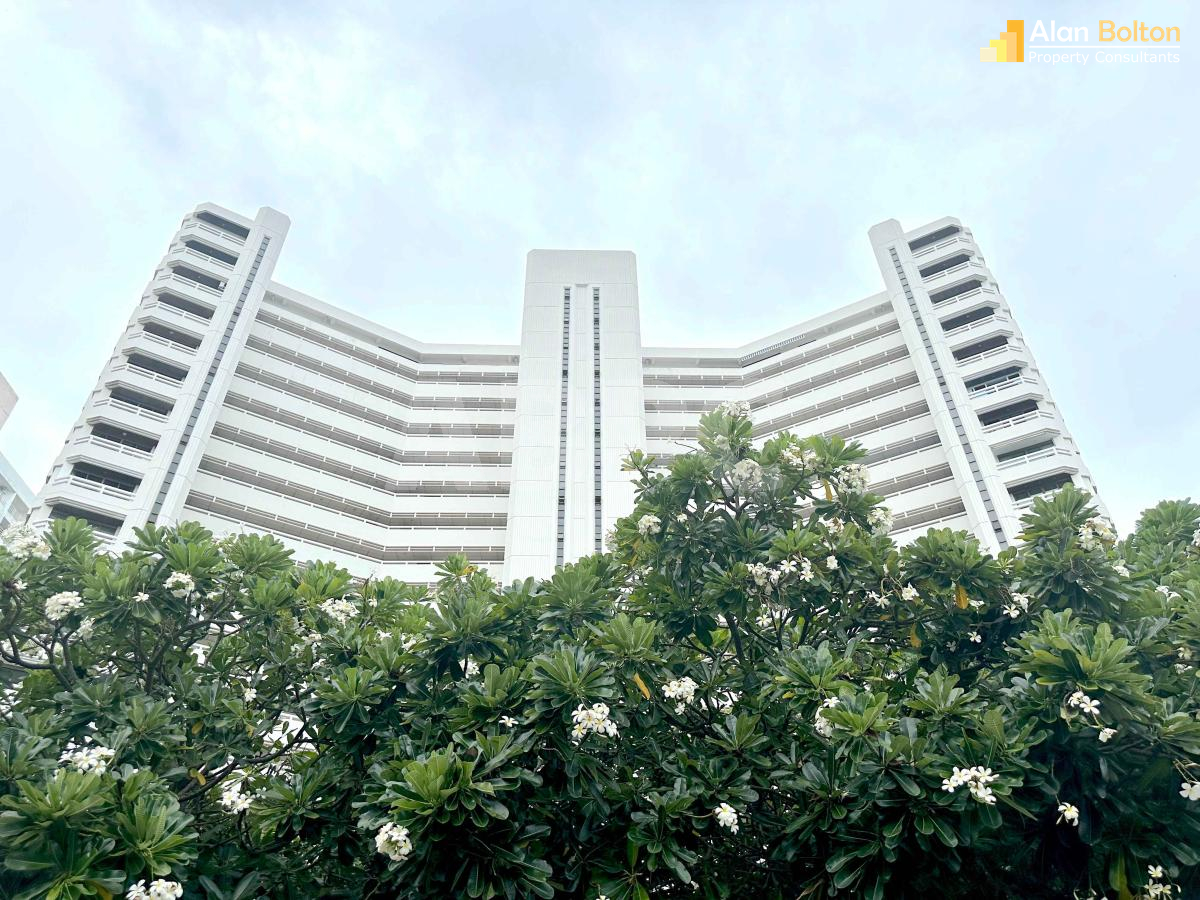 3 bedroom 4 bathroom Condo in Jomtien