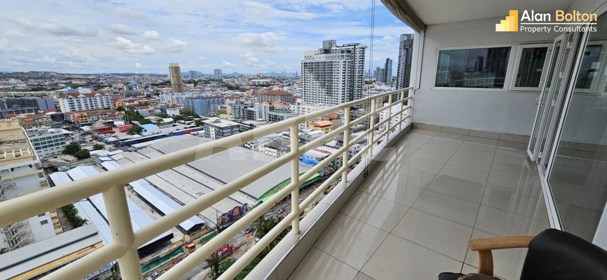 City & Ocean View Studio Condo in Central Pattaya ABPC0753