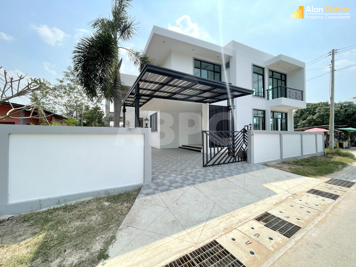 Brand New Modern 4 Bed 4 Bath House in Huay Yai ABPC0390