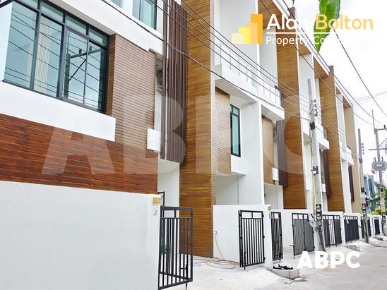 4 Bed 6 Bath in East Pattaya HS4317