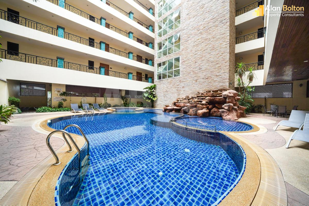 Pool View 3 Bed 2 Bath Condo in Central Pattaya ABPC0931