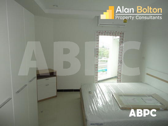 Pool View Studio Condo in North Pattaya CS5068