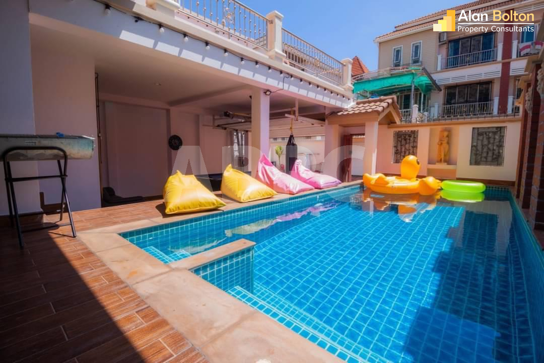 3 Bed 3 Bath Pool Villa in Pratumnak