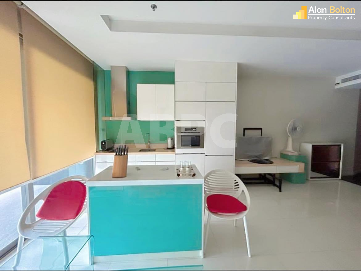 Large Beachfront Pool Access Luxury Studio Condo In Wongamat photo 3