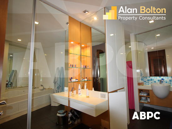 Large Beachfront Pool Access Luxury Studio Condo In Wongamat photo 13