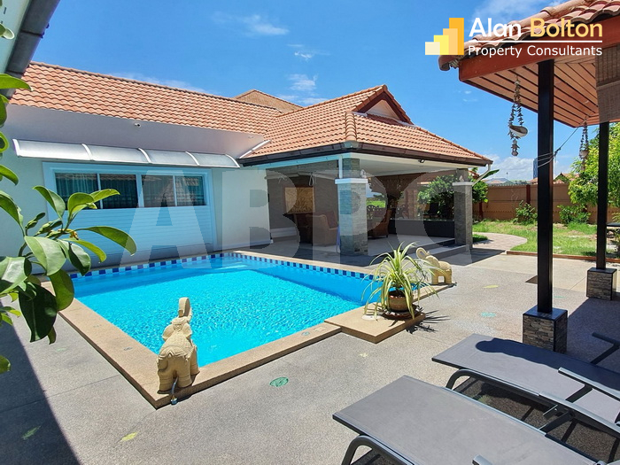4 Bed 5 Bath Pool Villa in South Pattaya