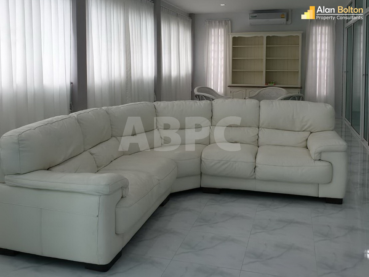 4 Bedrooms 4 Bathrooms in East Pattaya photo 3