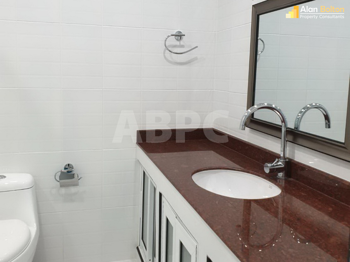 4 Bedrooms 4 Bathrooms in East Pattaya photo 4