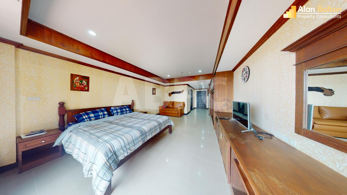 Studio Bed 1 Bath in Wong Amat ABPC0497