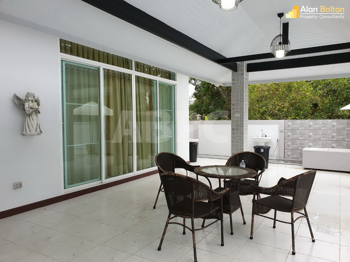 4 Bedrooms 4 Bathrooms in East Pattaya photo 10