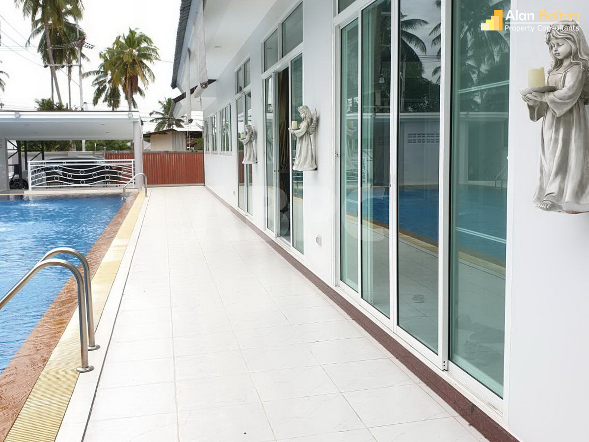 4 Bedrooms 4 Bathrooms in East Pattaya photo 11