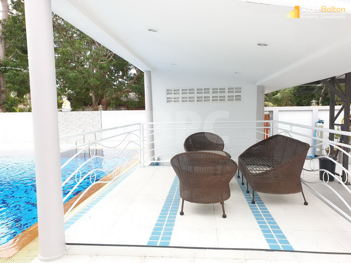 4 Bedrooms 4 Bathrooms in East Pattaya photo 13
