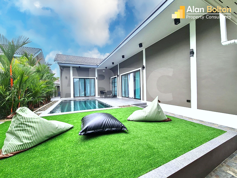 3 Bed 4 Bath Pool Villa in East Pattaya
