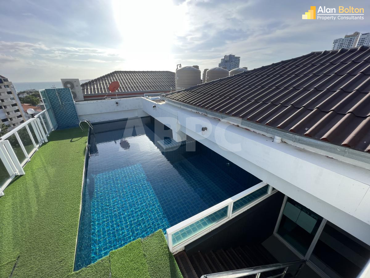 Pool View 1 Bed 1 Bath Condo In Pratumnak