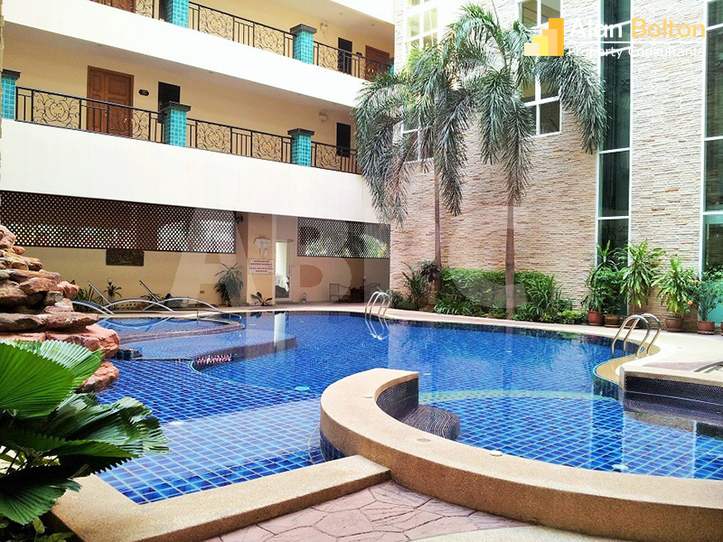Large 1 Bedroom Condo in Nova Atrium