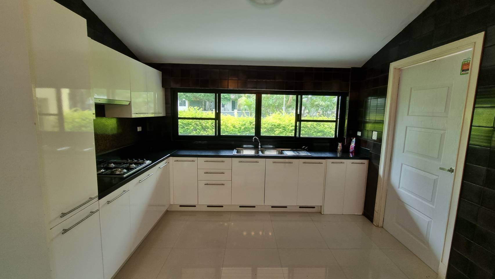 3 Bedroom 3 Bathroom in East Pattaya photo 34
