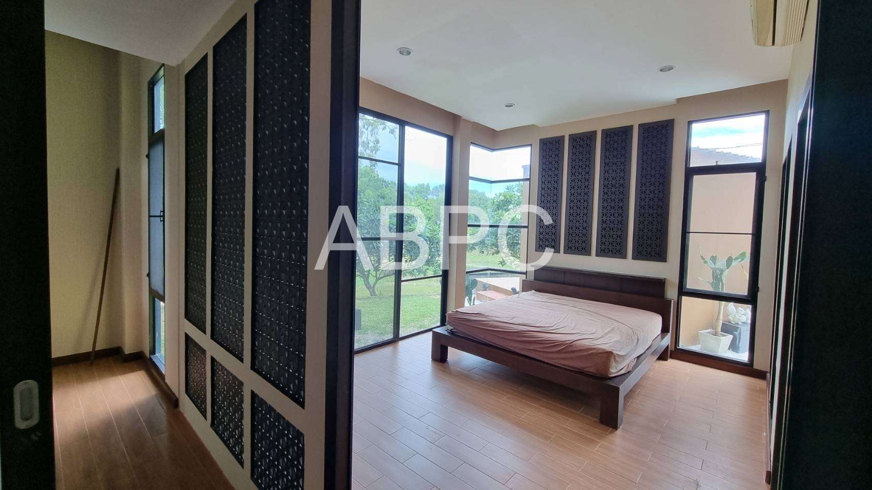 3 Bedroom 3 Bathroom in East Pattaya photo 3