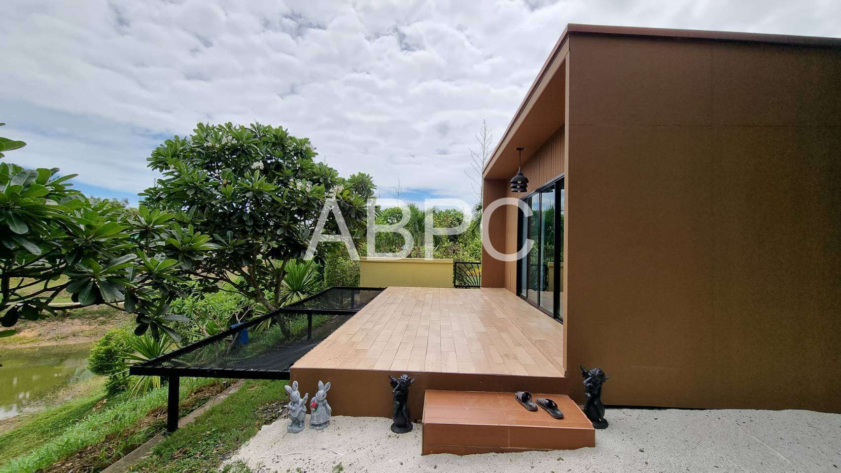3 Bedroom 3 Bathroom in East Pattaya photo 4