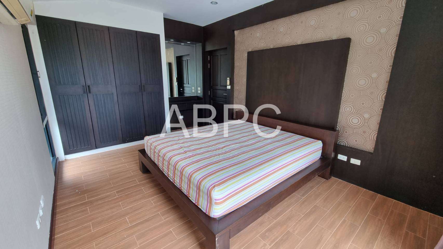 3 Bedroom 3 Bathroom in East Pattaya photo 9
