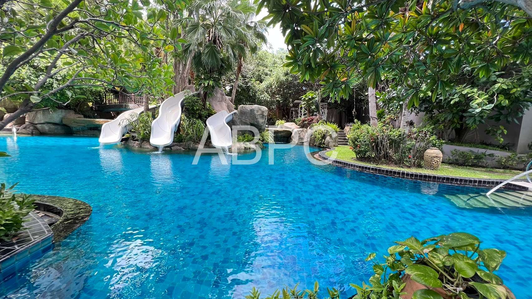 Best Priced Foreign Studio Condo in Wongamat
