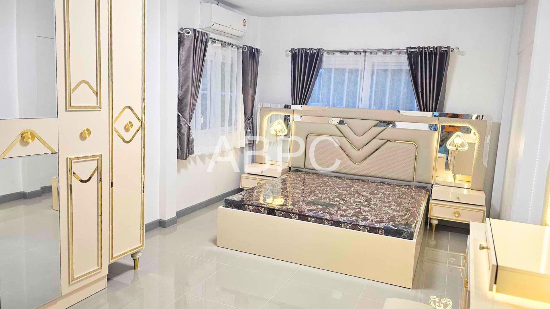 JUST IN 3 Bedroom Private Pool House in Village