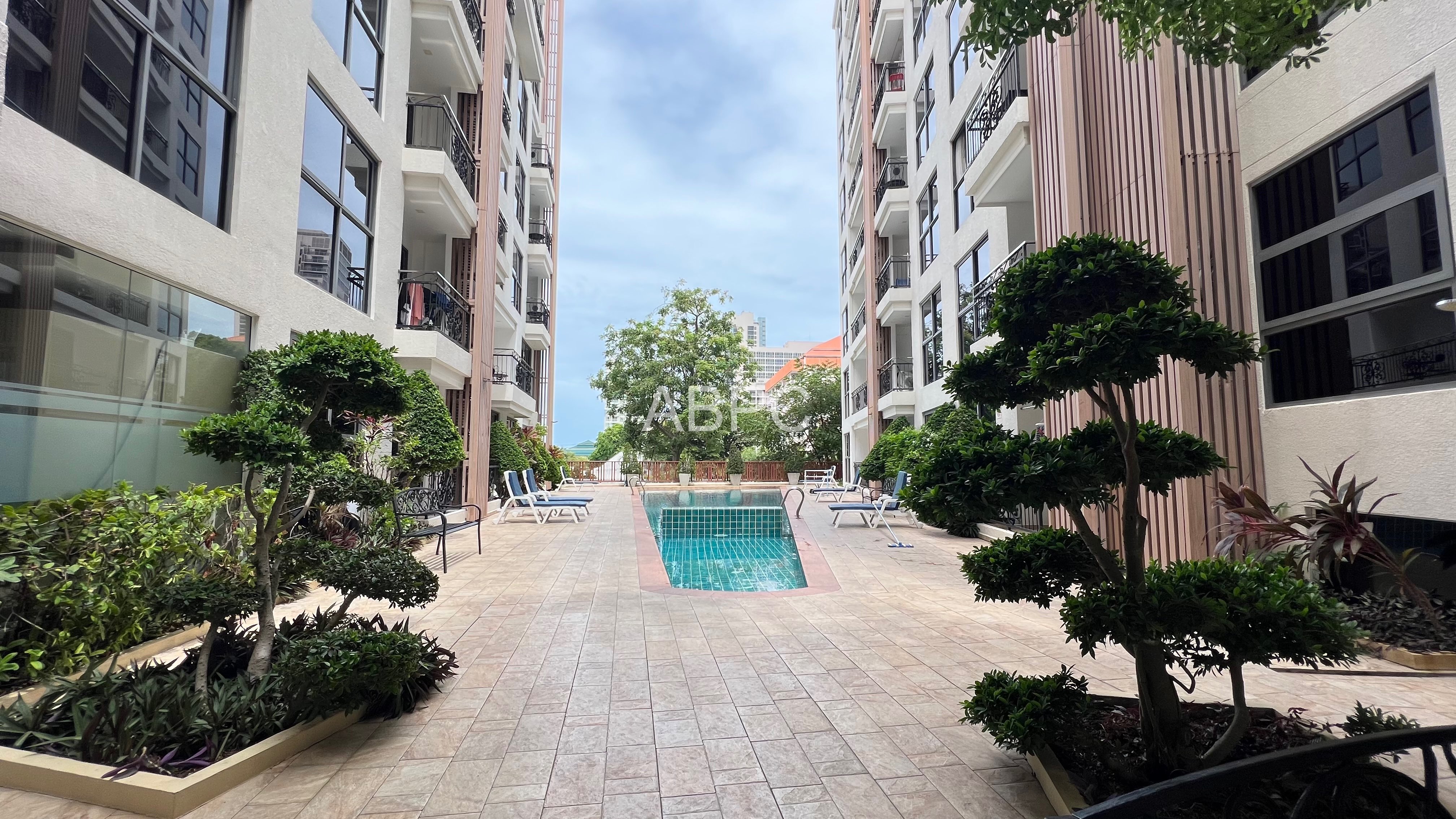 Corner unit 1 Bed Condo in Pratumnak