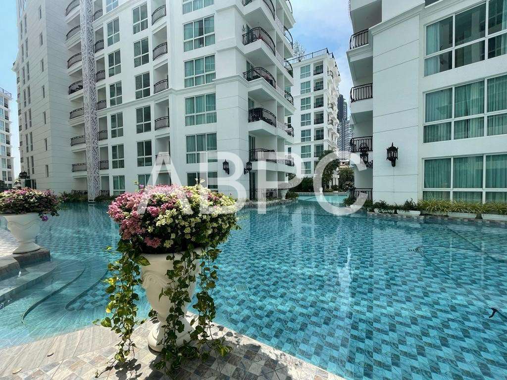 Pool View 1 Bed 1 Bath Condo In Central Pattaya