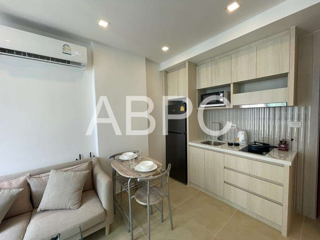 Pool View 1 Bed 1 Bath Condo In Central Pattaya photo 3