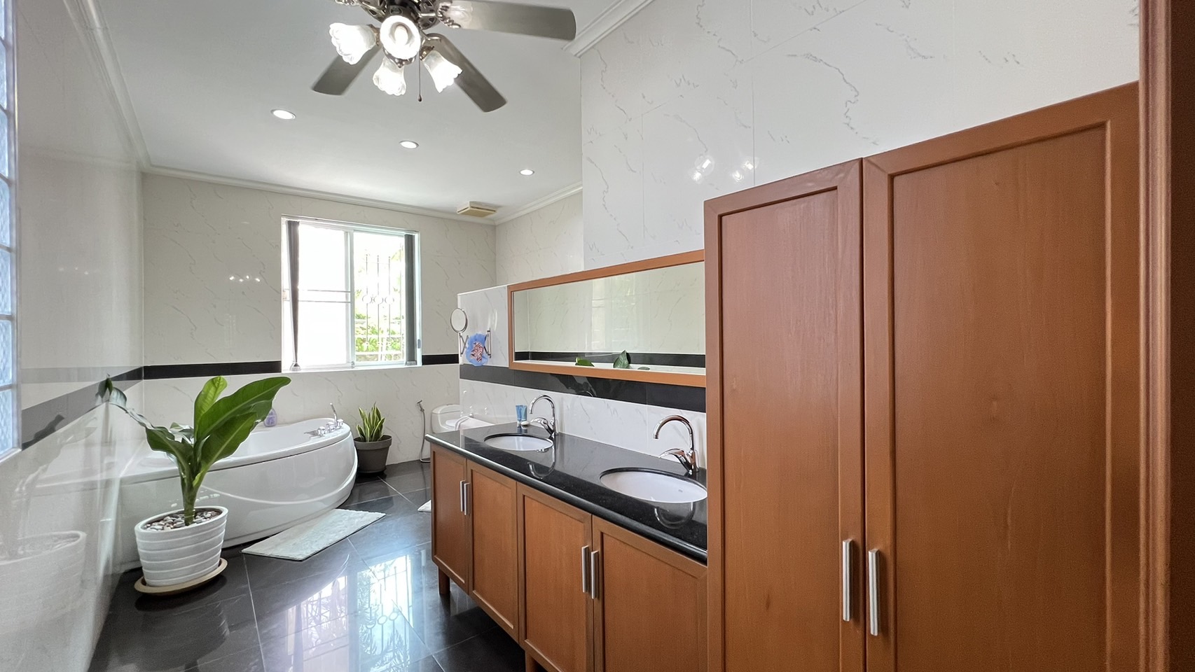 6 Bedroom 7 Bathroom in East Pattaya photo 26