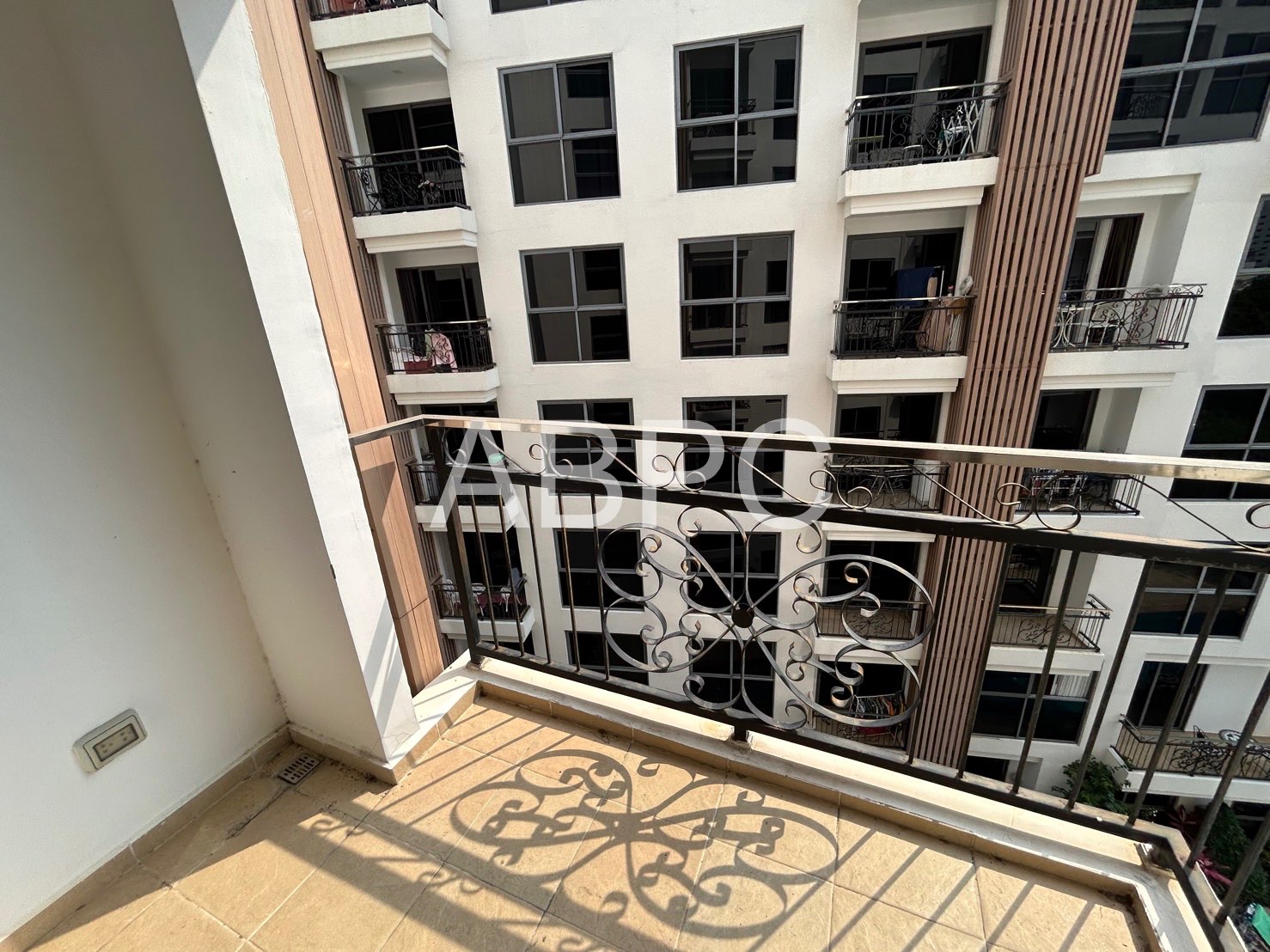 Pool & Ocean View 1 Bed 1 Bath Condo In Pratumnak