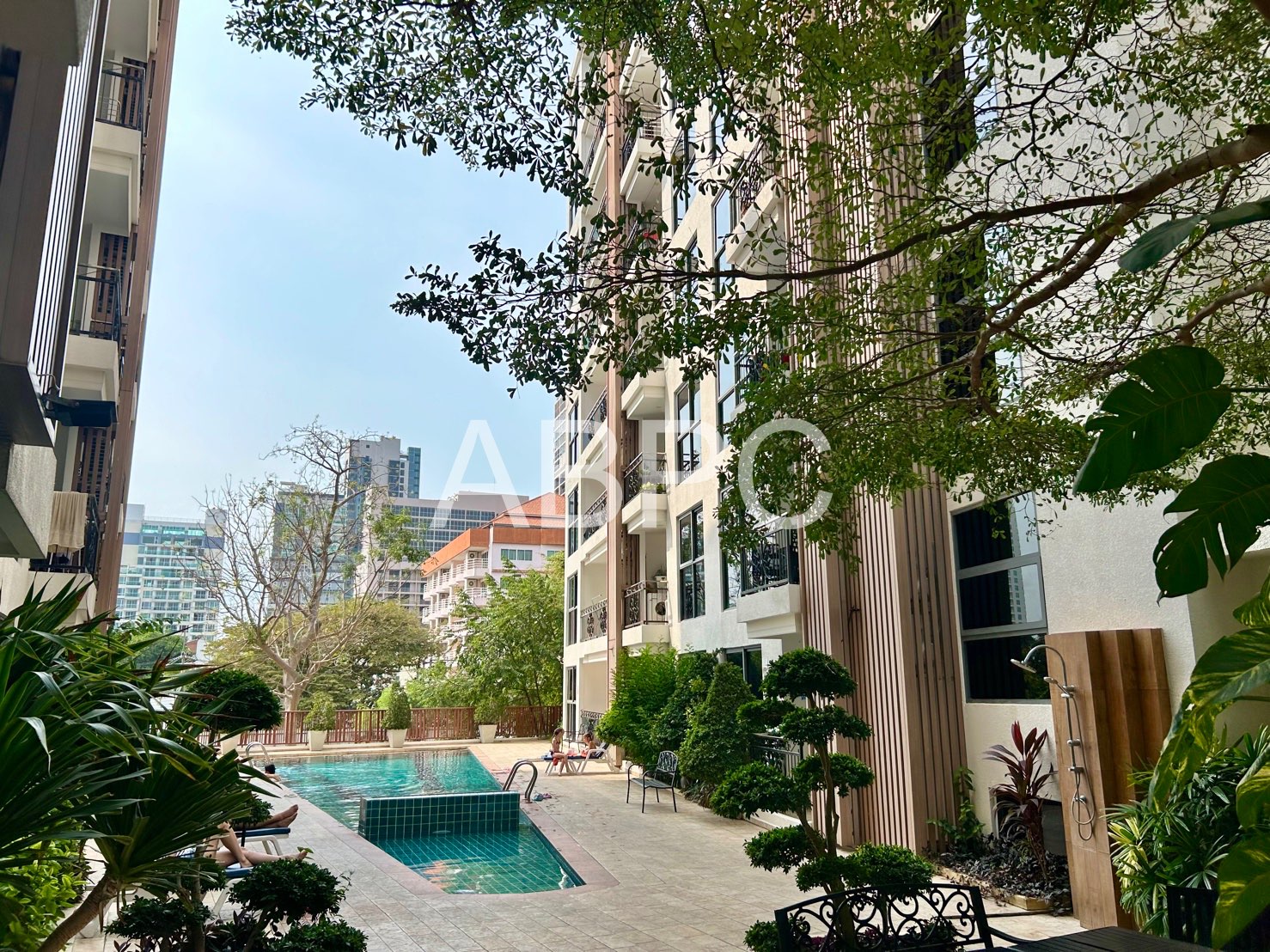 Pool & Ocean View 1 Bed 1 Bath Condo In Pratumnak