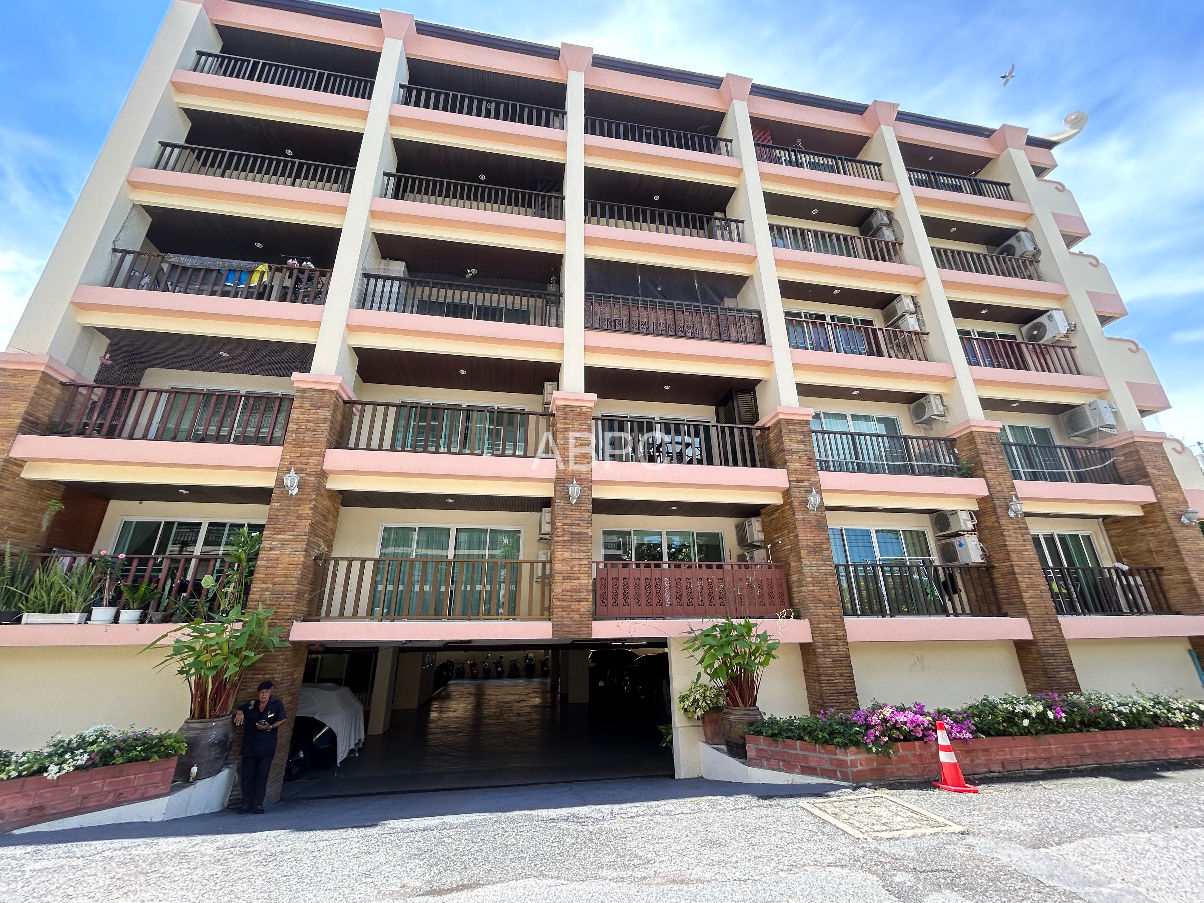 Partial Ocean View 1 Bed - 1 Bath Condo in Jomtien