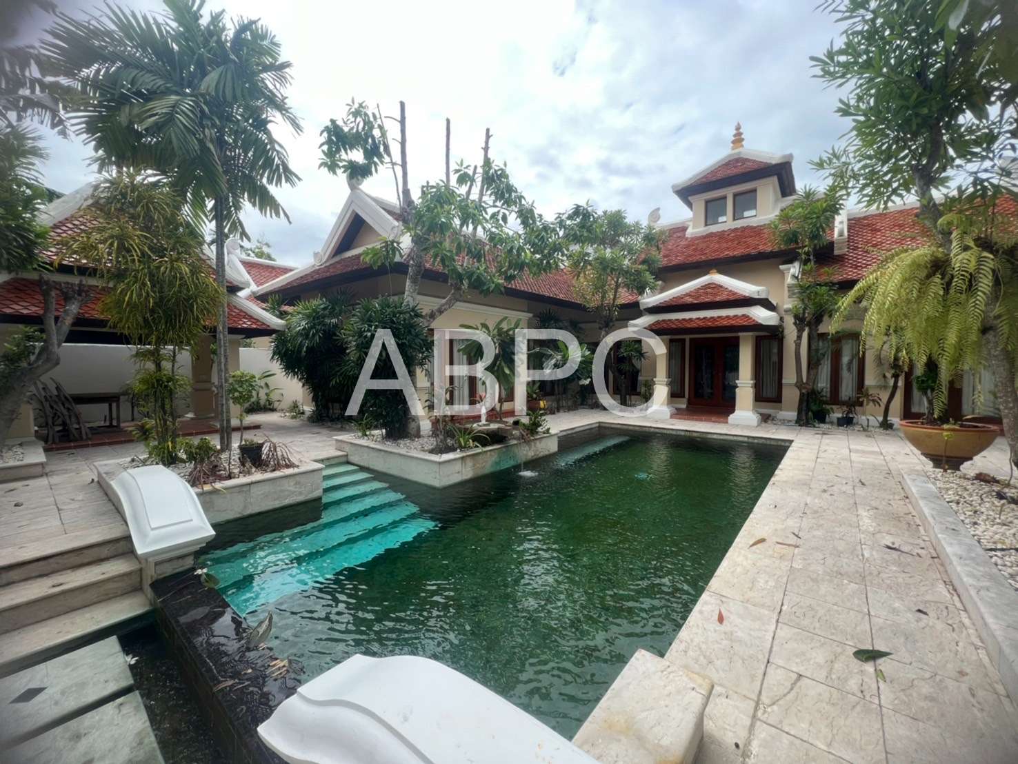2 Bedrooms 3 Bathrooms in Na jomtien