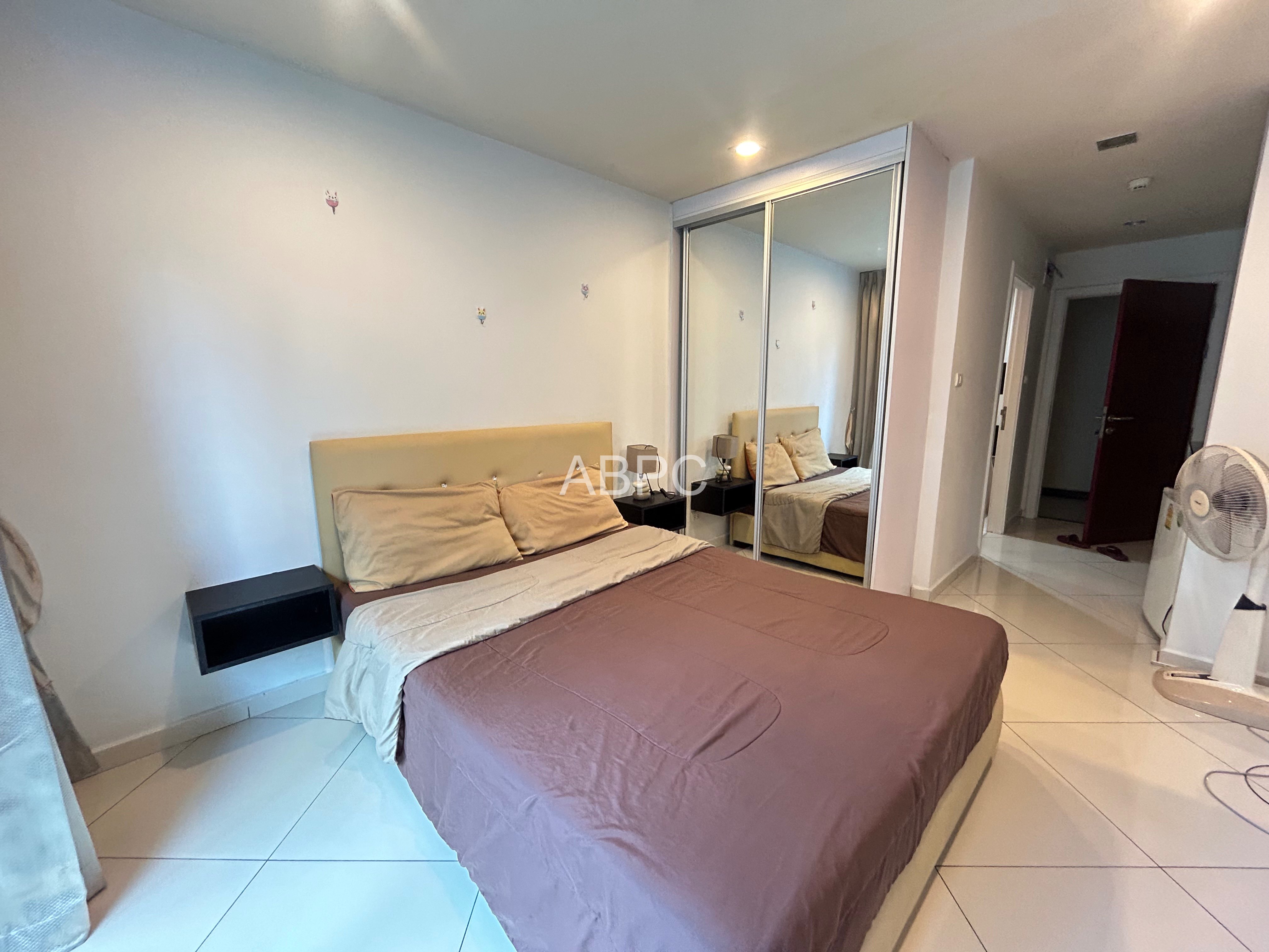 Inexpensive Studio Condo in Pratumnak