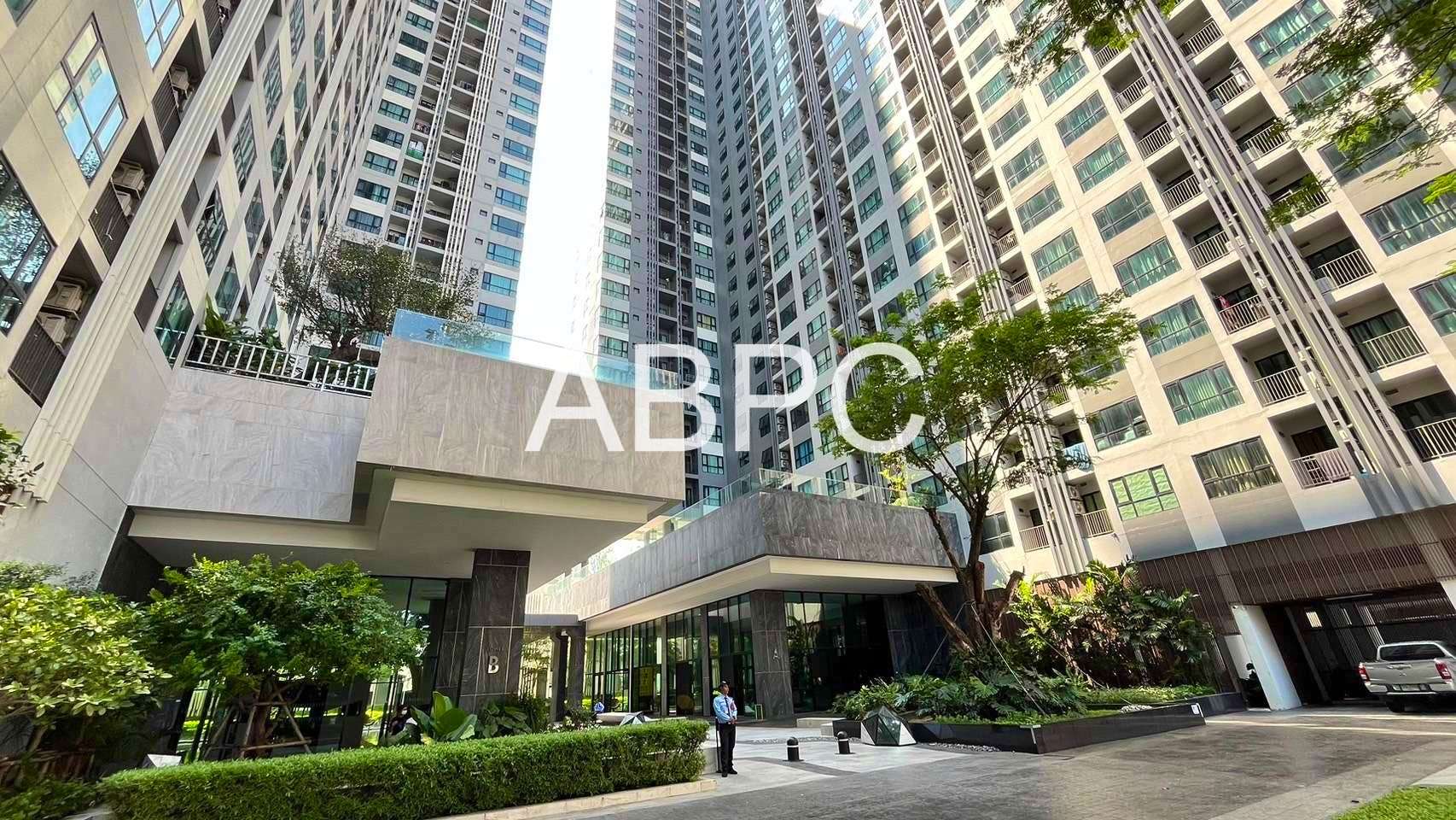 PRICE REDUCED AGAIN 2 Bedroom Condo in Central Pattaya