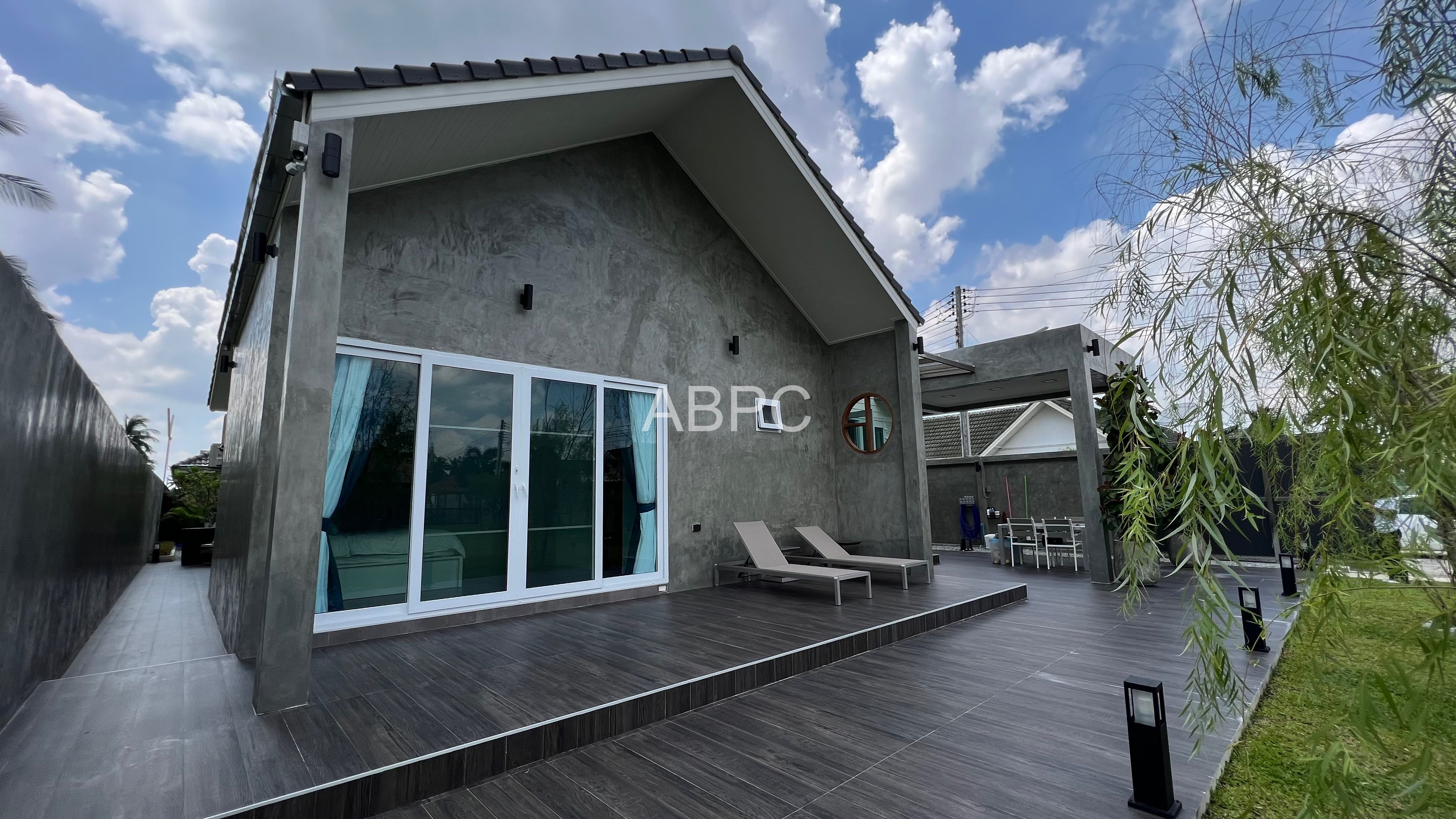 Brand New Luxury 2 Bedrooms 2 Bathrooms in East Pattaya