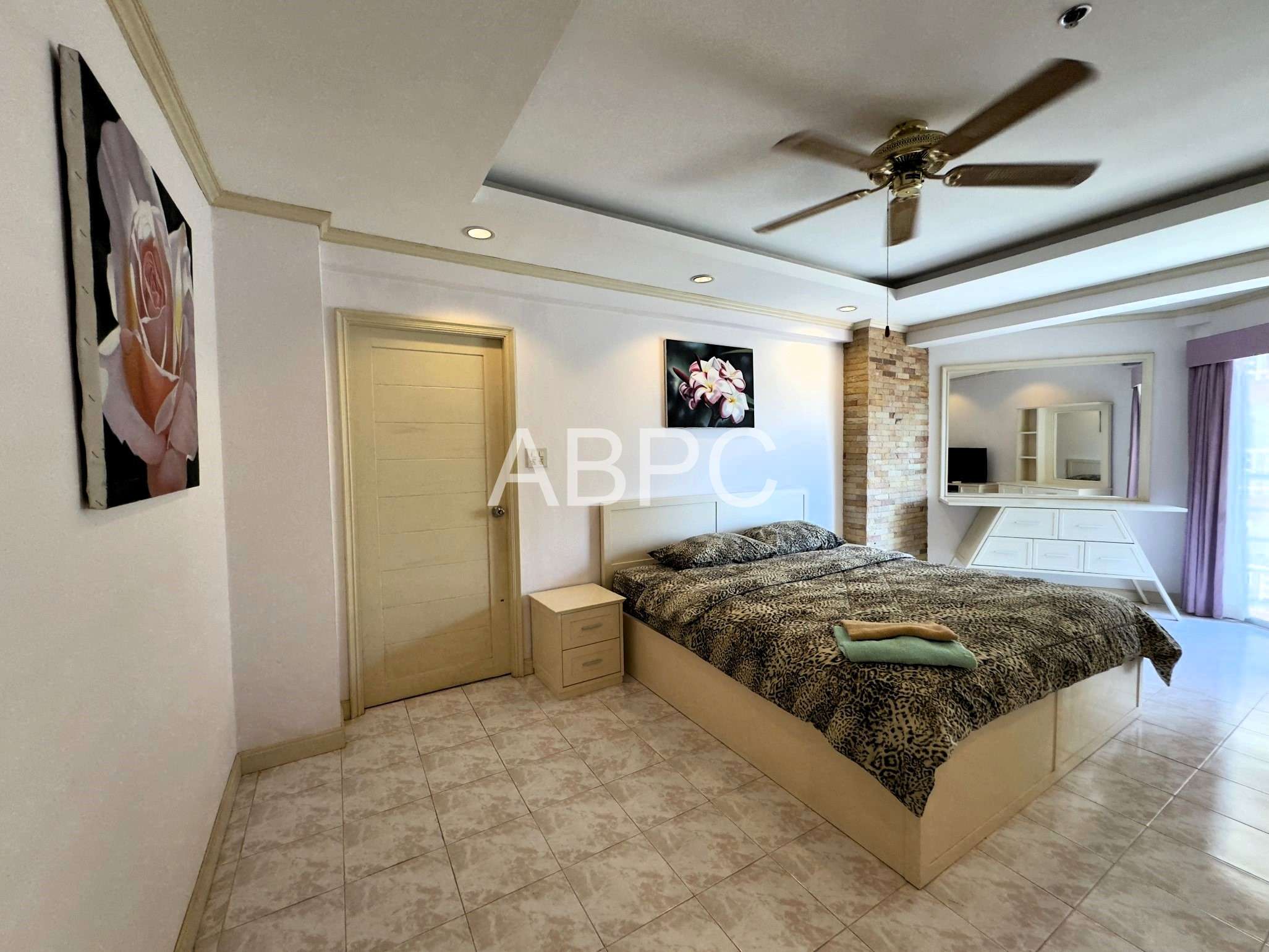 Large City View 1 Bed 2 Bath Condo In Jomtien photo 2