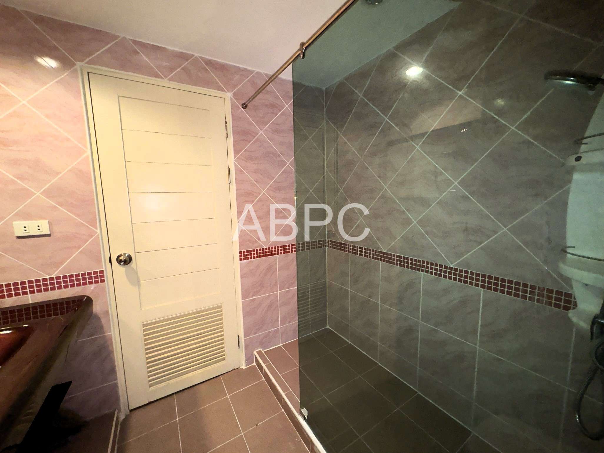 Large City View 1 Bed 2 Bath Condo In Jomtien photo 13