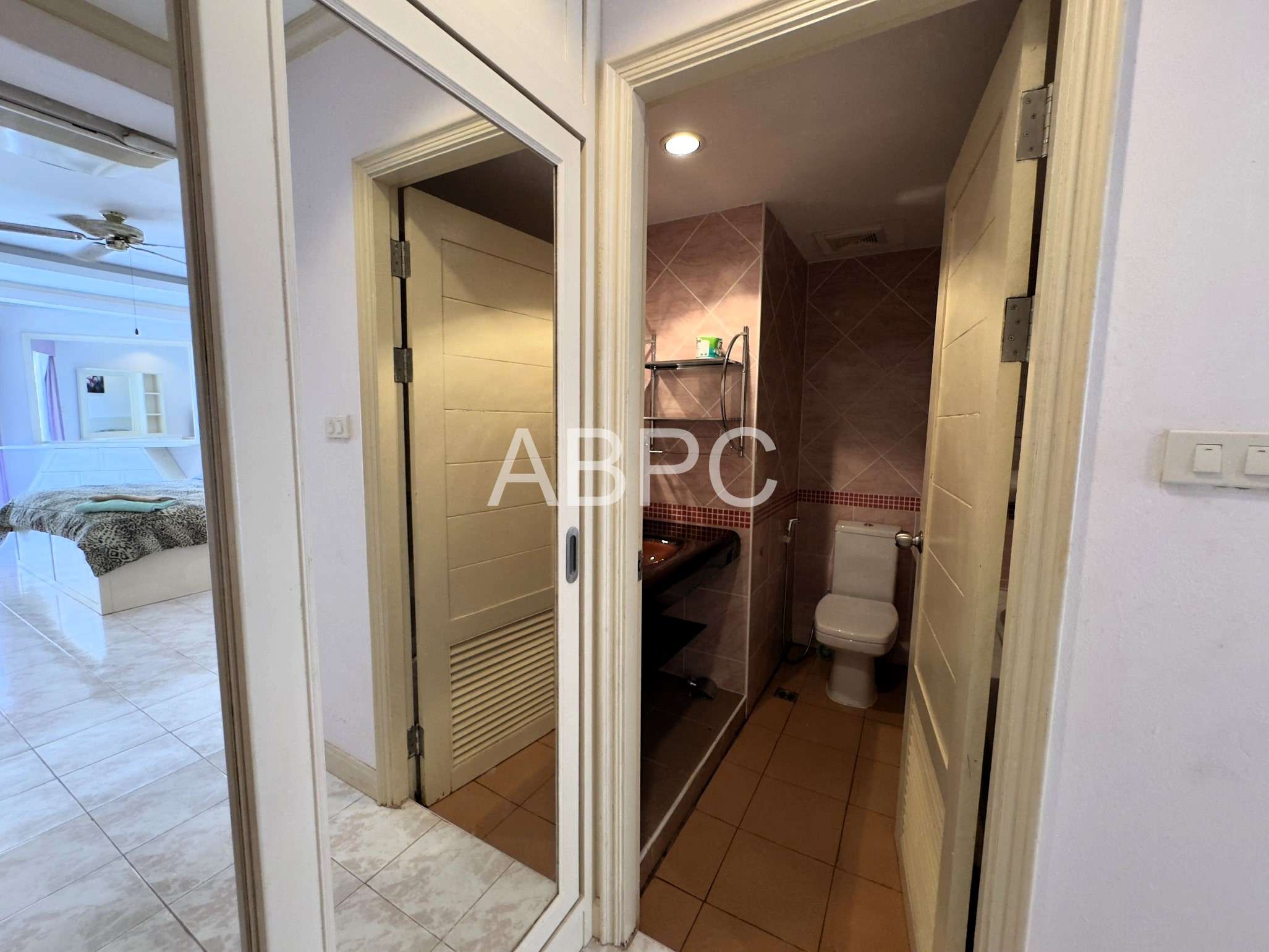 Large City View 1 Bed 2 Bath Condo In Jomtien photo 14