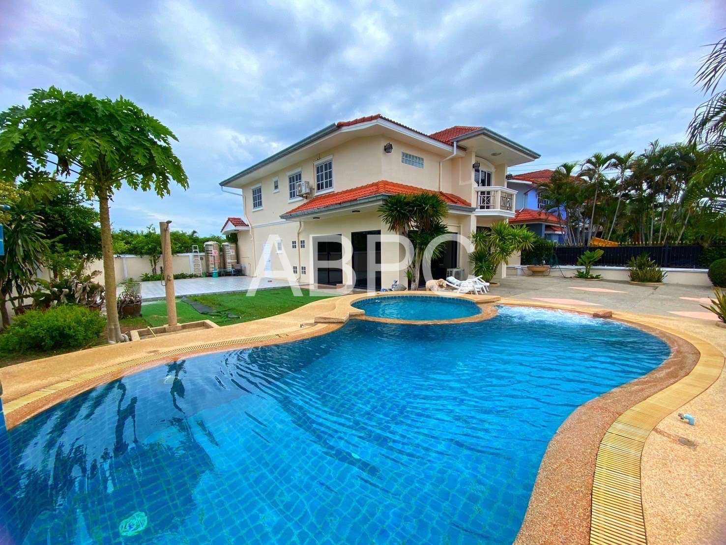 4 Bedrooms 5 Bathrooms Pool Villa in Jomtien