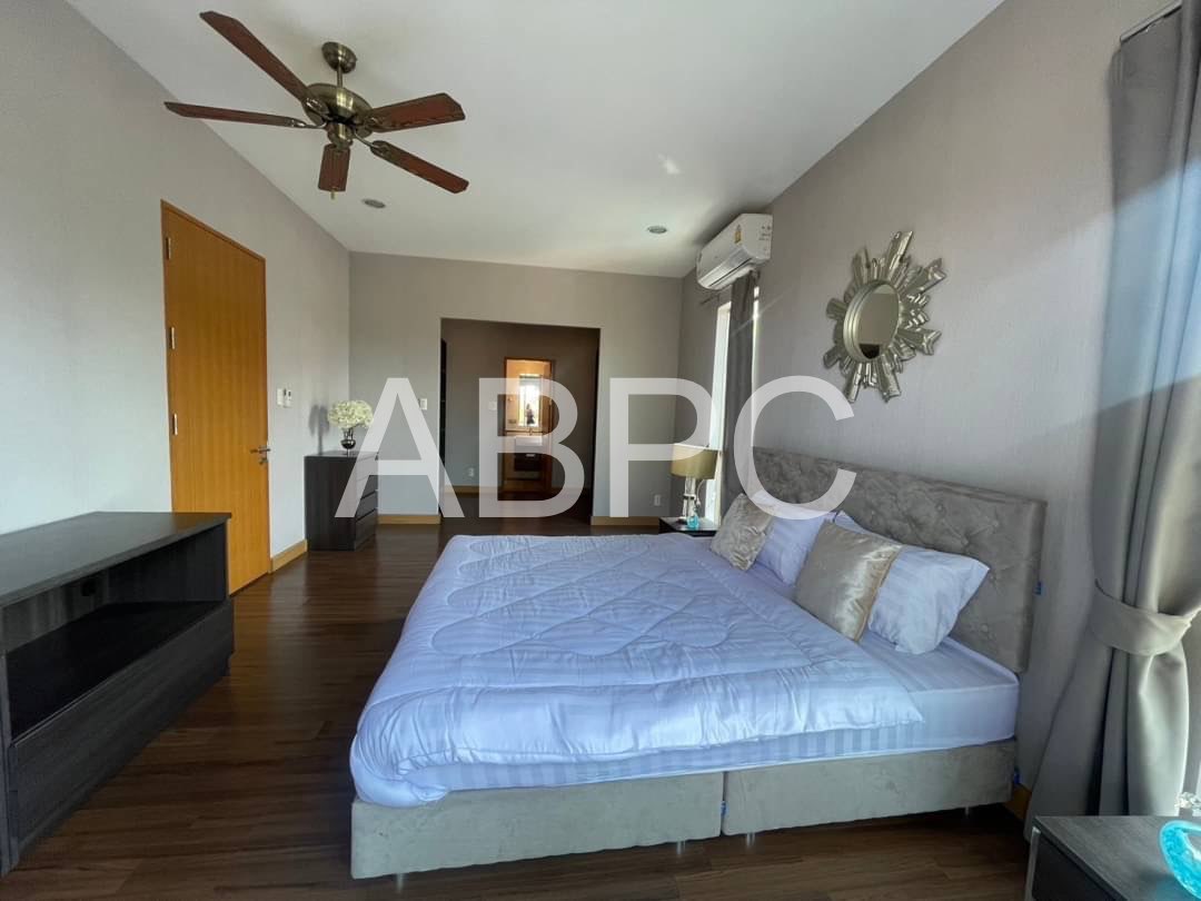 4 Bedrooms 3 Bathrooms in East Pattaya photo 6