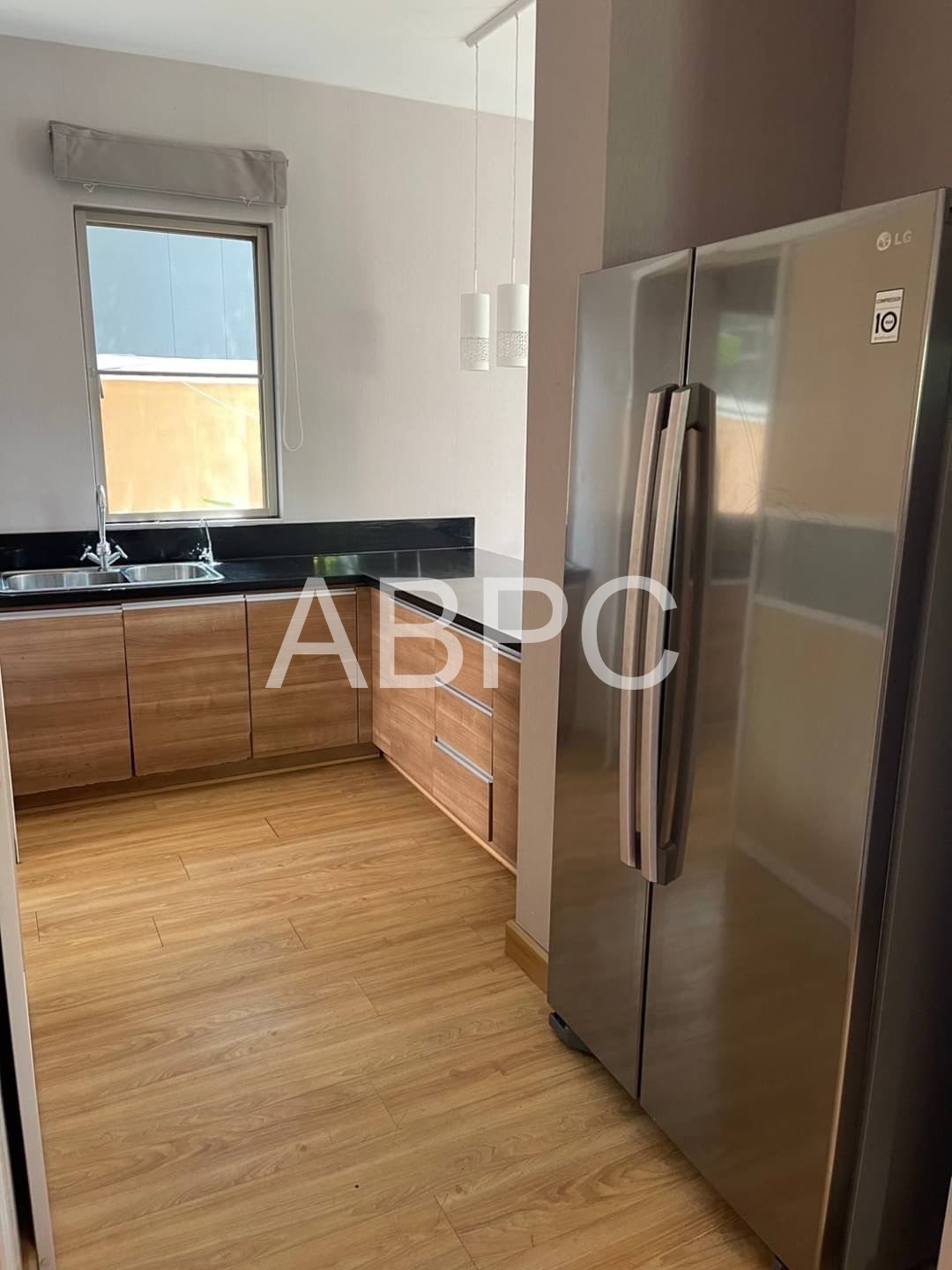 4 Bedrooms 3 Bathrooms in East Pattaya photo 8