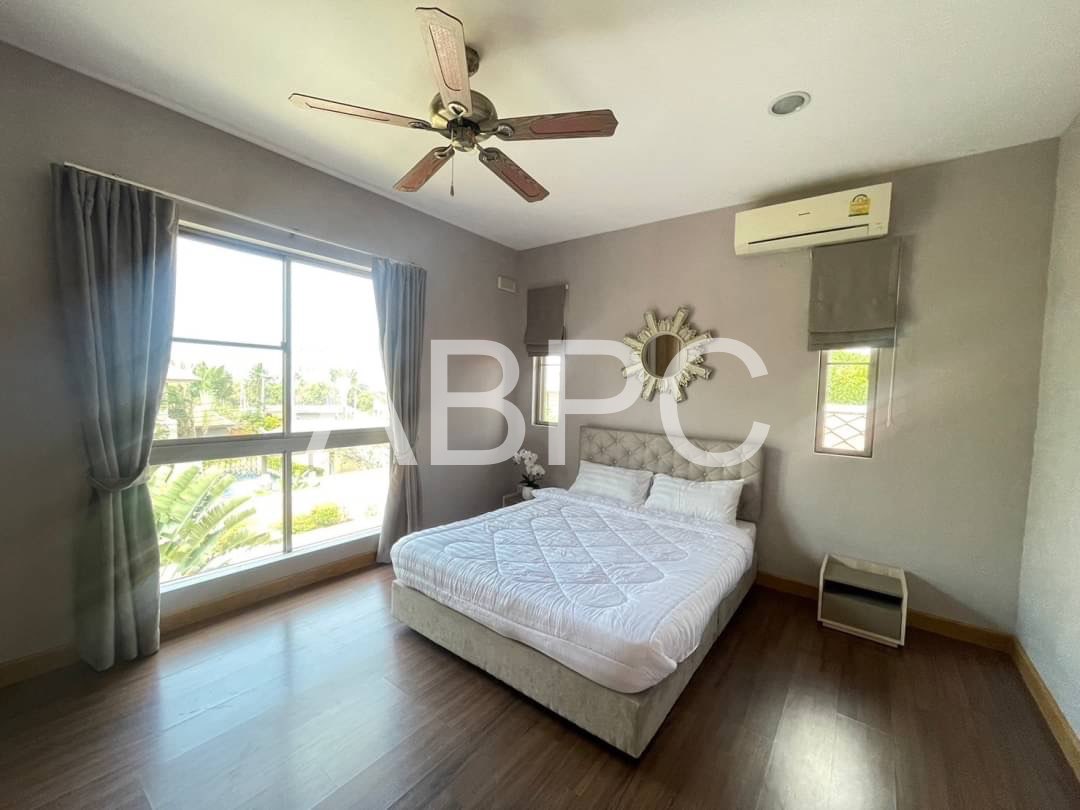 4 Bedrooms 3 Bathrooms in East Pattaya photo 9