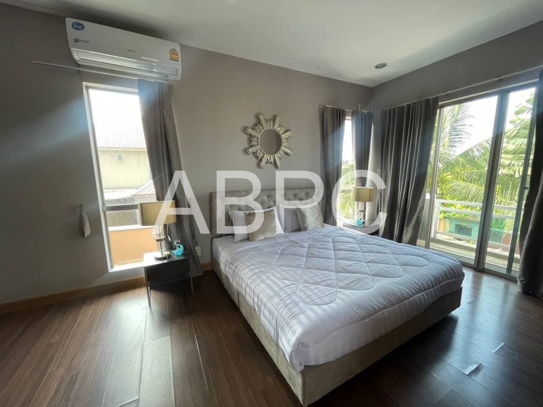 4 Bedrooms 3 Bathrooms in East Pattaya photo 10