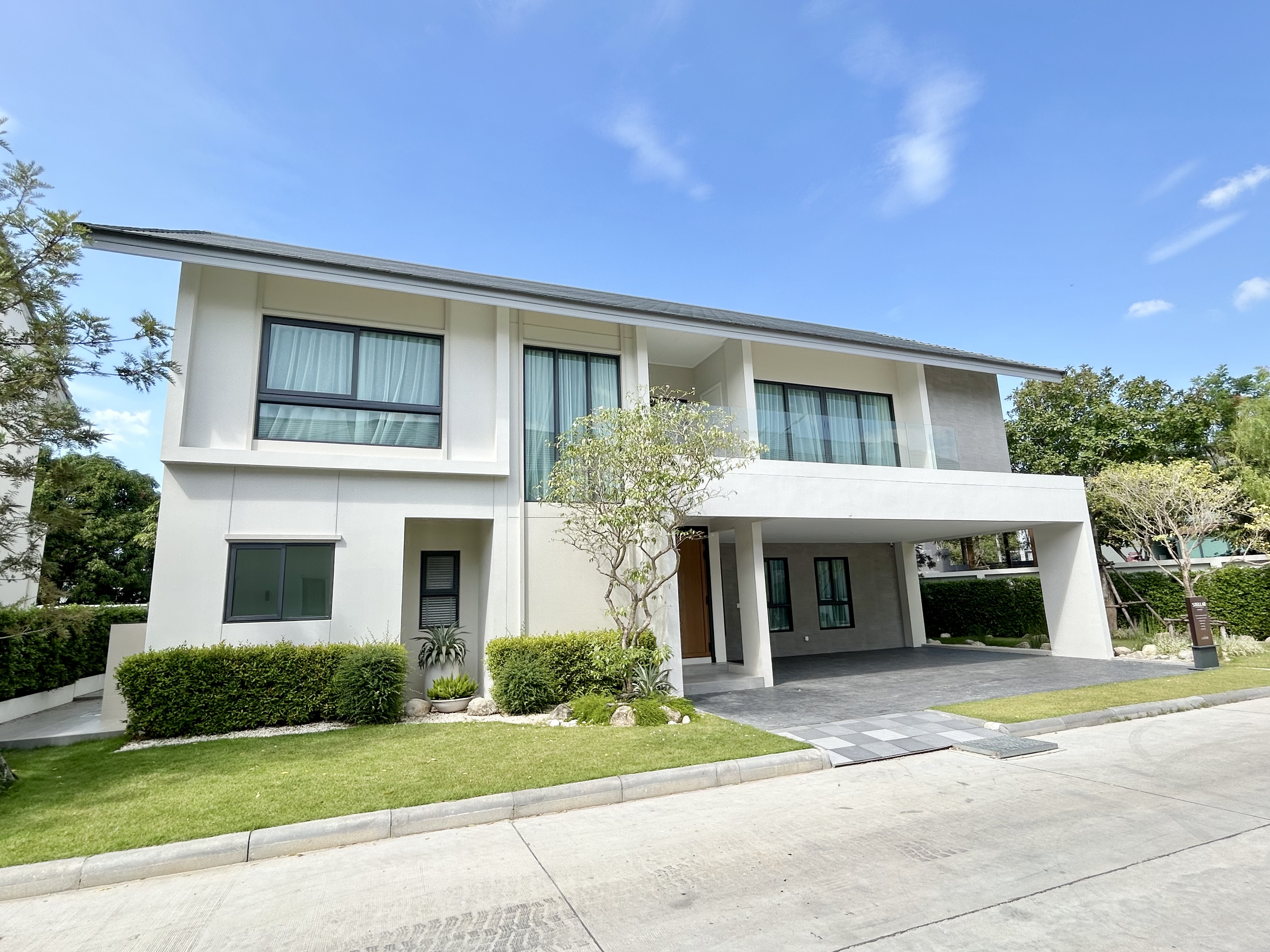 4 Bedroom House For Sale photo 12